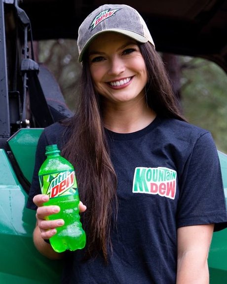 big tits gym onlyfans exclusive pictures