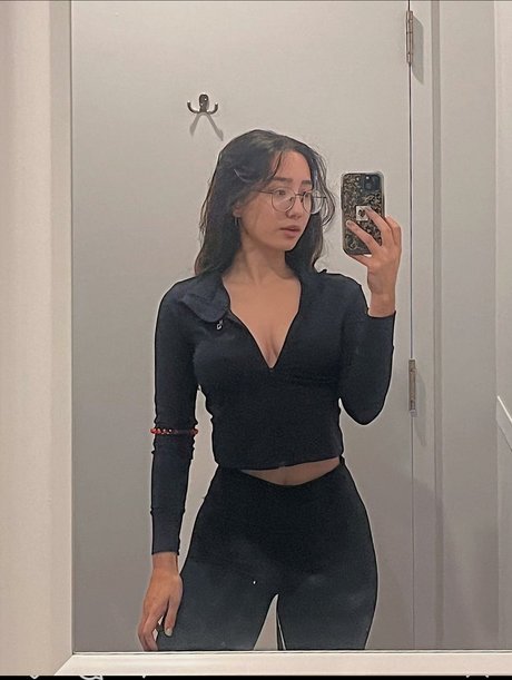 Sabrina Pezeshkian_ onlyfans public photos