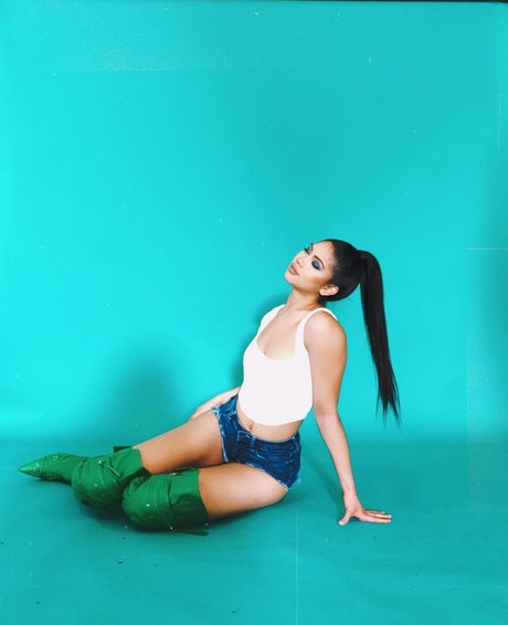 Alyanna Joelle strip onlyfans