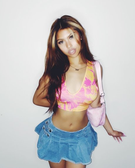 Alyanna Joelle onlyfans naked leaks