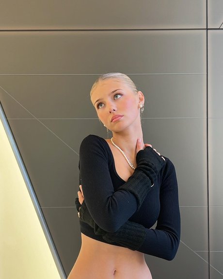 Elena Zoe onlyfans posts