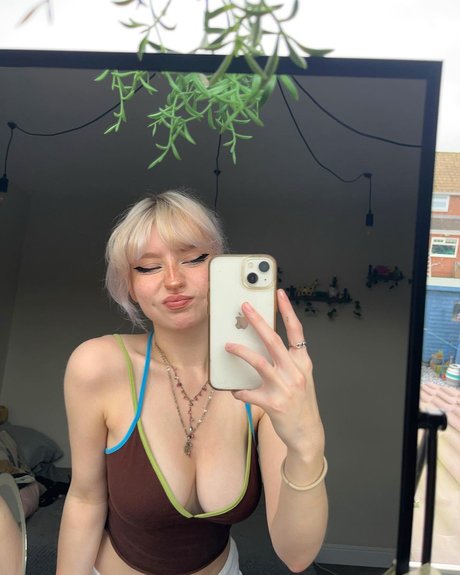 M Ae 3 onlyfans model photos