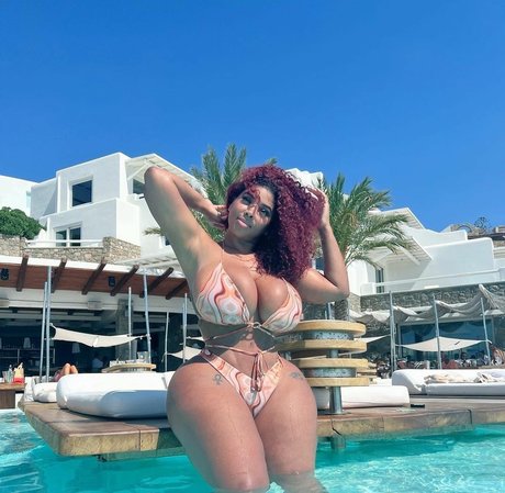 Shadee Monique onlyfans striptease