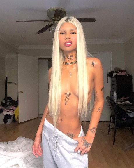 pov teen onlyfans hot naked self-portrait