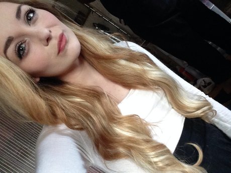 Elyse Summer onlyfans leajs