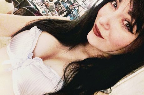 Elyse Summer on onlyfans