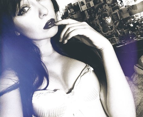 Elyse Summer nude porn onlyfans