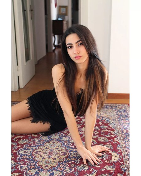 Lucrelisa_ onlyfans model photo