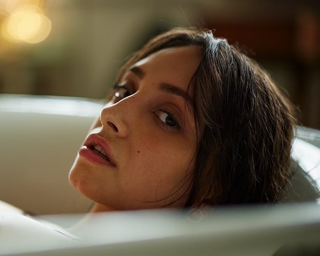 Olivia Linz_ nude leak onlyfans