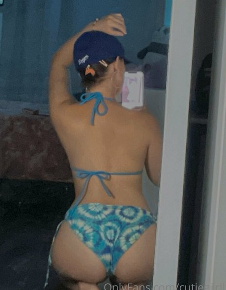 Mariana Castro topless onlyfans