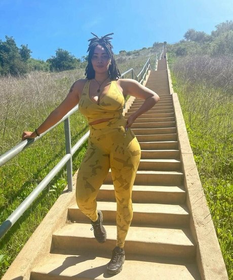 God Beth onlyfans model photos