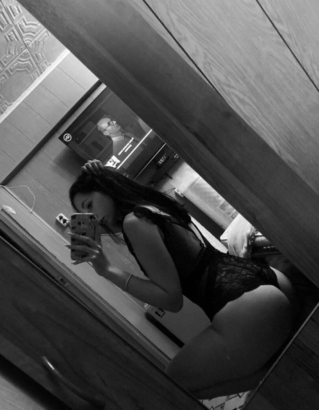 Cutie Lana onlyfans model images