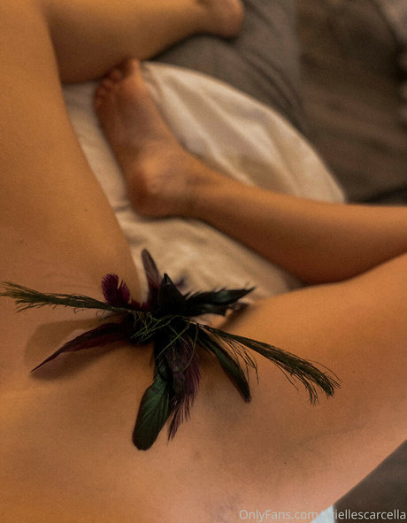 Arielle Scarcella topless onlyfans