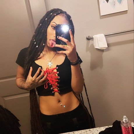 Lola and Moni onlyfans leaked.