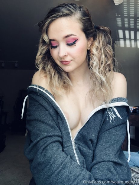 yourqueenals onlyfans nsfw