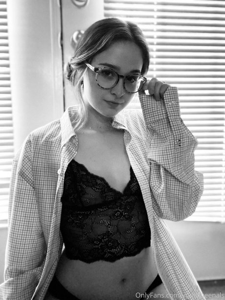 yourqueenals naked only fans