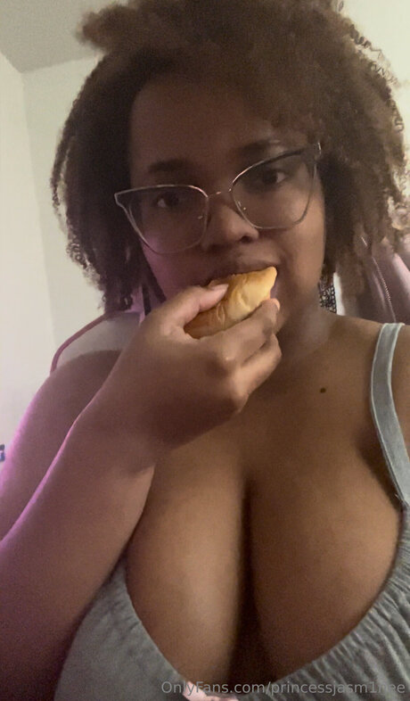 Princessjasm1nee desnuda onlyfans