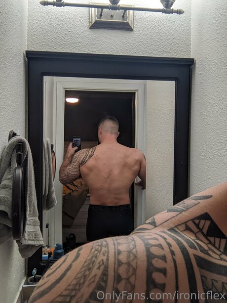 Ironicflex nude on onlyfans