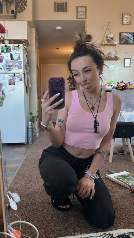 Cyrenaxxx topless onlyfans