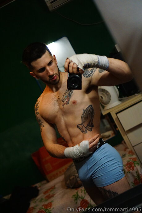 Tommartin995 onlyfans striptease