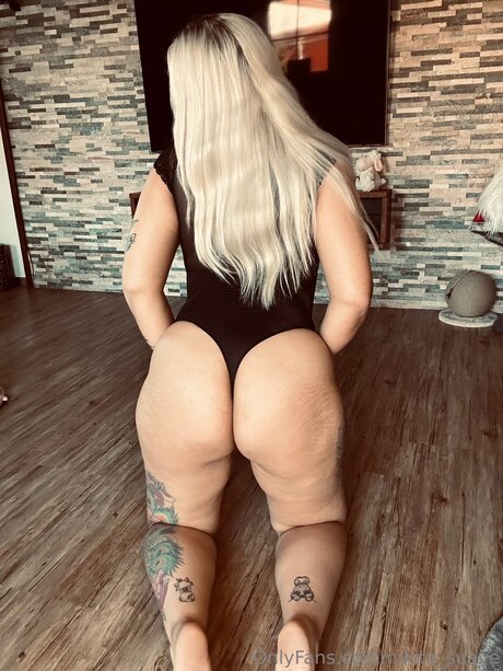 Nikita Suave onlyfans nude photos