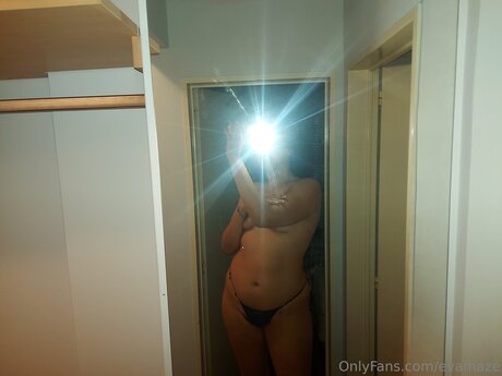 Evamaze only fans photos