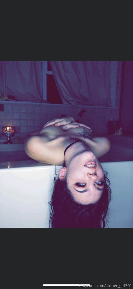 Stoner Girl301 onlyfans leaked photos