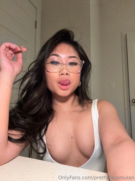 Prettyfacemulan only fans leak nude
