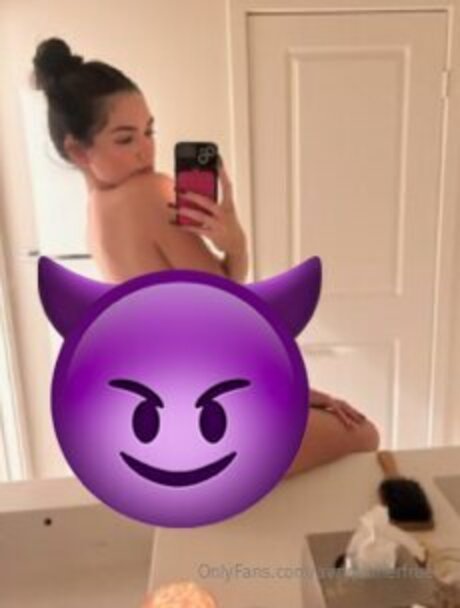 Avryjennerfree nude leak onlyfans