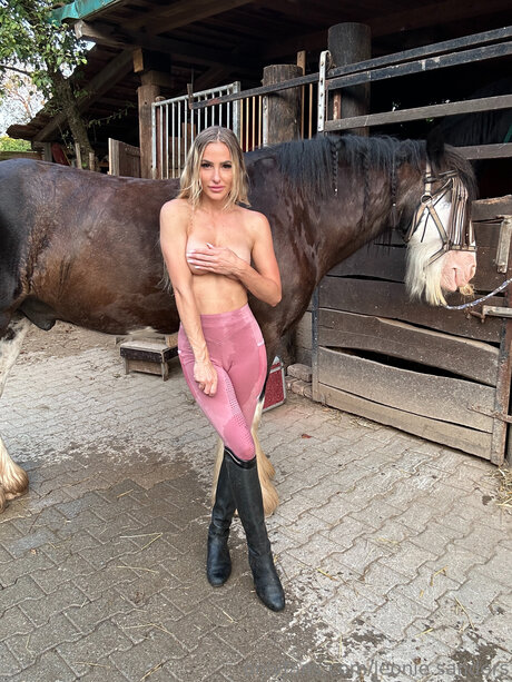 Leonie Sanders onlyfans xx