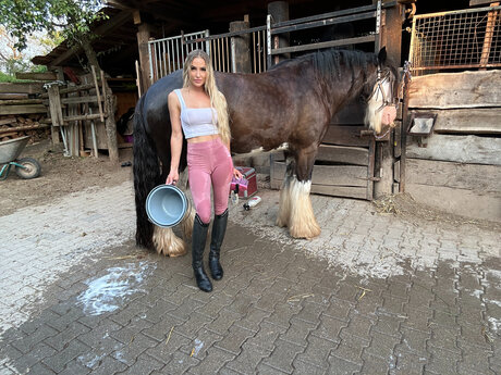 Leonie Sanders onlyfans leak sex