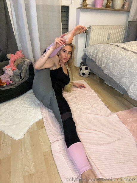 Leonie Sanders onlyfans sex leaks