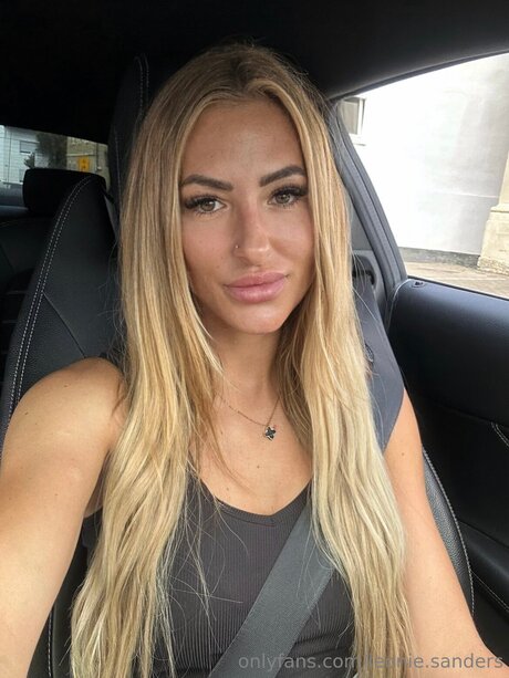 Leonie Sanders onlyfans nude porn