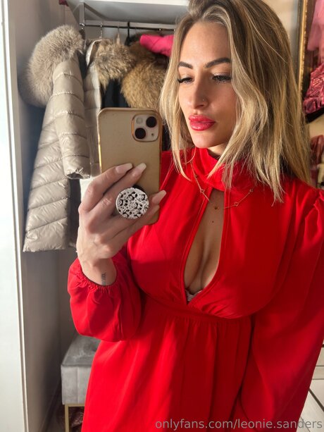 Leonie Sanders naked onlyfans leaks