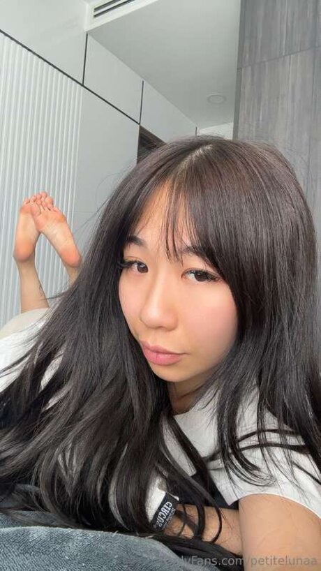 Petitelunaa free onlyfans