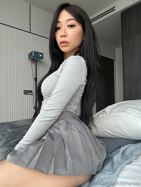 Petitelunaa onlyfans naked