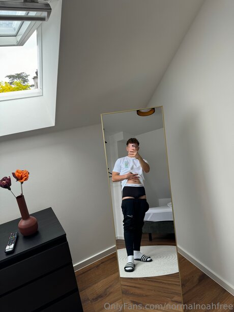 Normalnoahfree onlyfans model photo