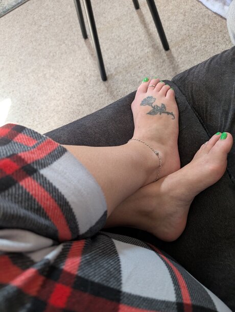 Barefoot Bunny B nude only fans leaks