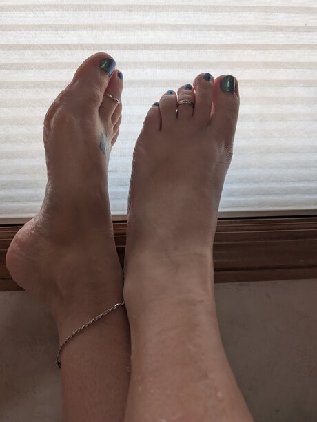 Barefoot Bunny B onlyfans leaked