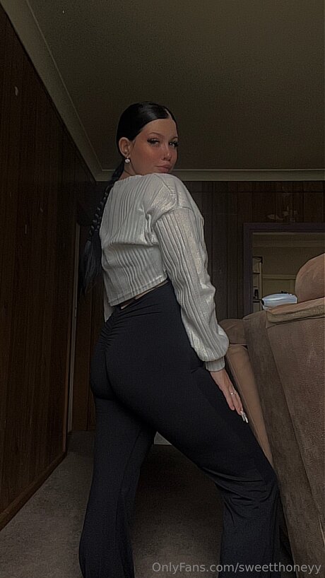 Sweetthoneyy onlyfans leaked tits