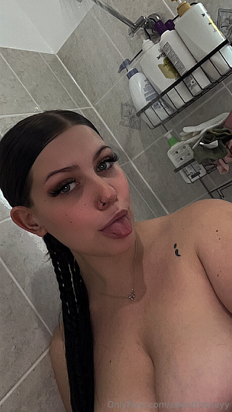 Sweetthoneyy nude onlyfans leak