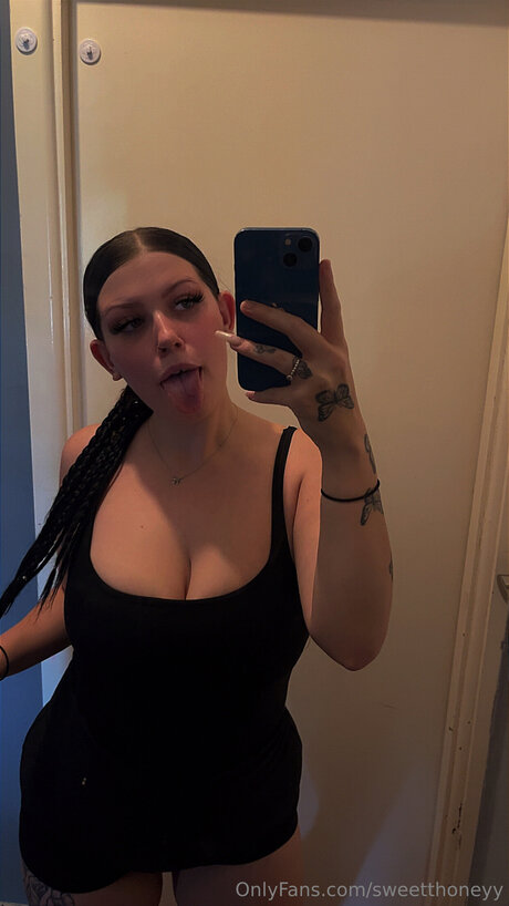 Sweetthoneyy leaks only fans