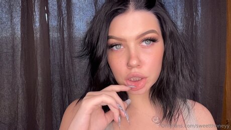 Sweetthoneyy onlyfans porn leaks