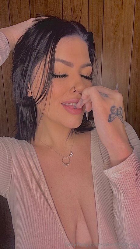 Sweetthoneyy nude leaks onlyfans