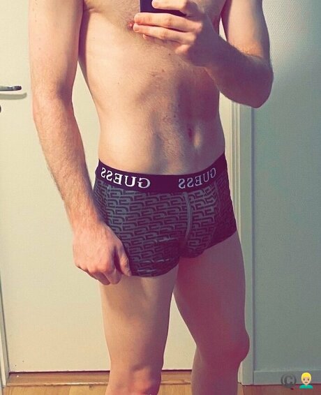 Leslie C onlyfans nude pictures