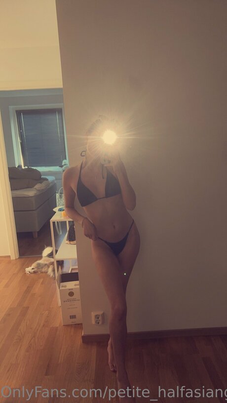 Petite Halfasiangirl onlyfans photo