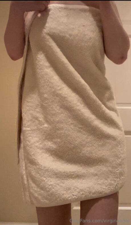 Virginangel onlyfans model photo