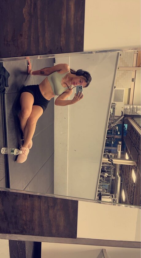 Simplygianni nude onlyfans leak