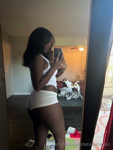 Leticiamamiii ass onlyfans