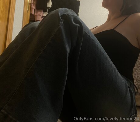 Lovelydemon24 Profile image